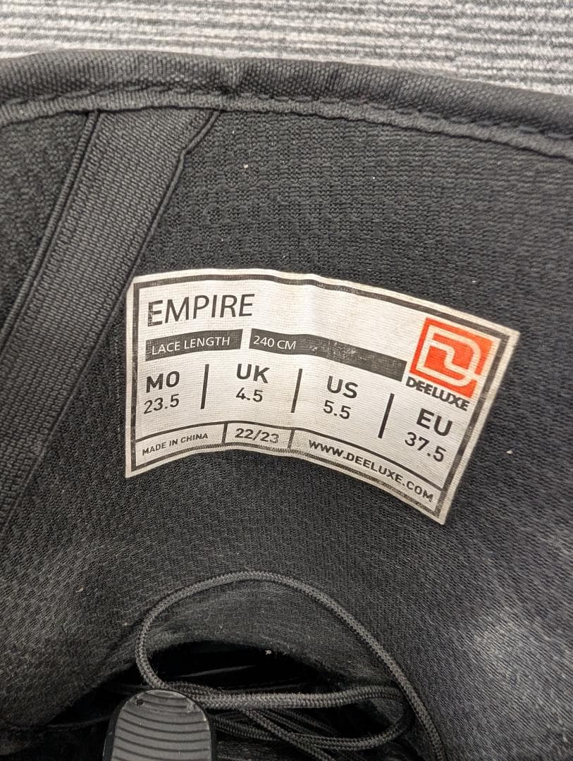 DEELUXE EMPIRE（ディーラックス エンパイア）　22-23モデル