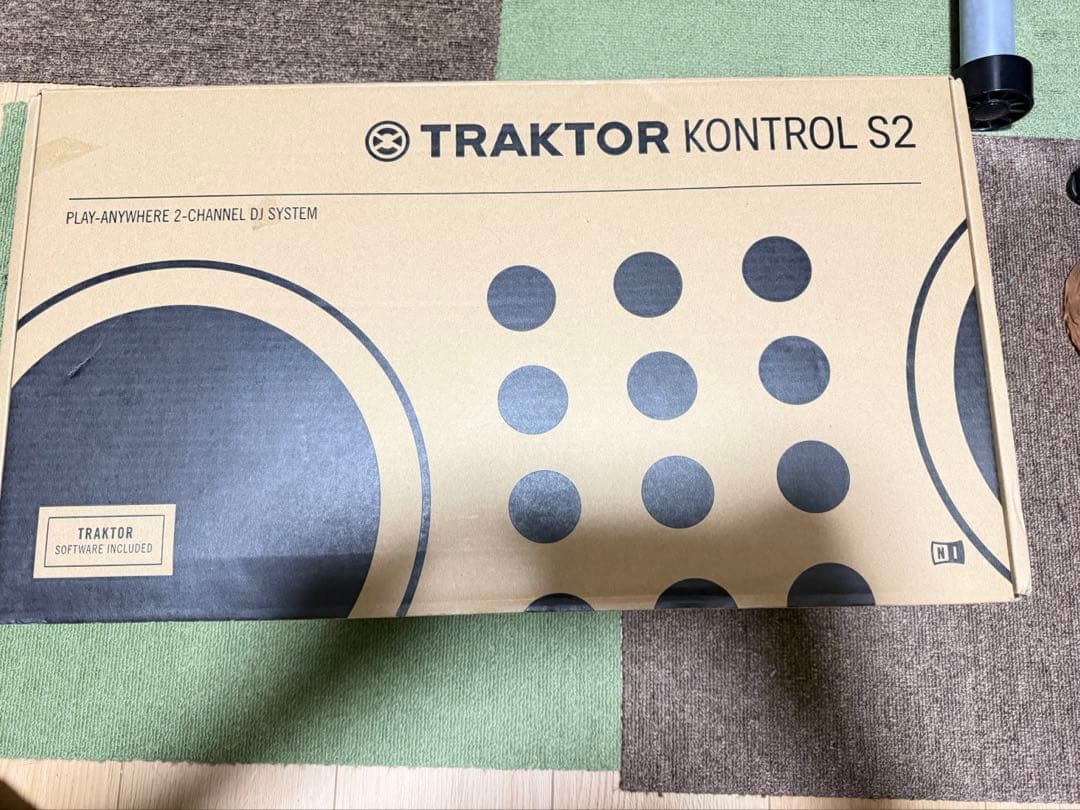 DJ コントローラー　TRAKTOR KONTROL S2 M3