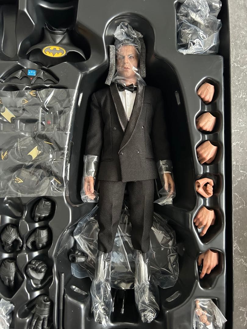 ホットトイズ バットマンリターンズ バットマン＆ブルース・ウェイン（２体セット）