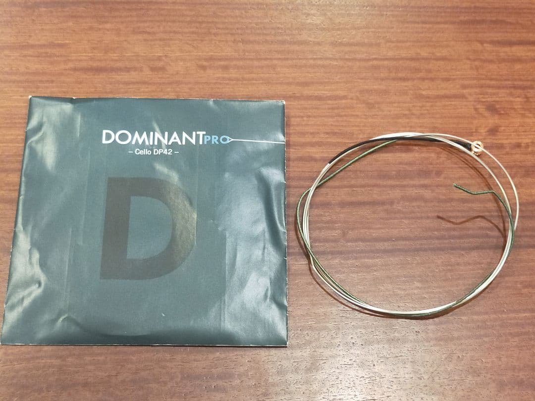 チェロ中古弦セット　4/4 　DOMINANT PRO