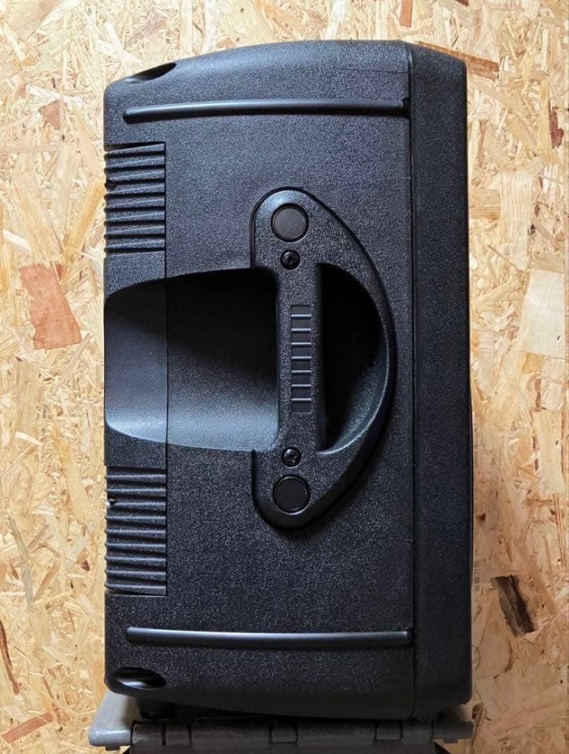 美品　Mackie (マッキー) C-200 PAスピーカー　①