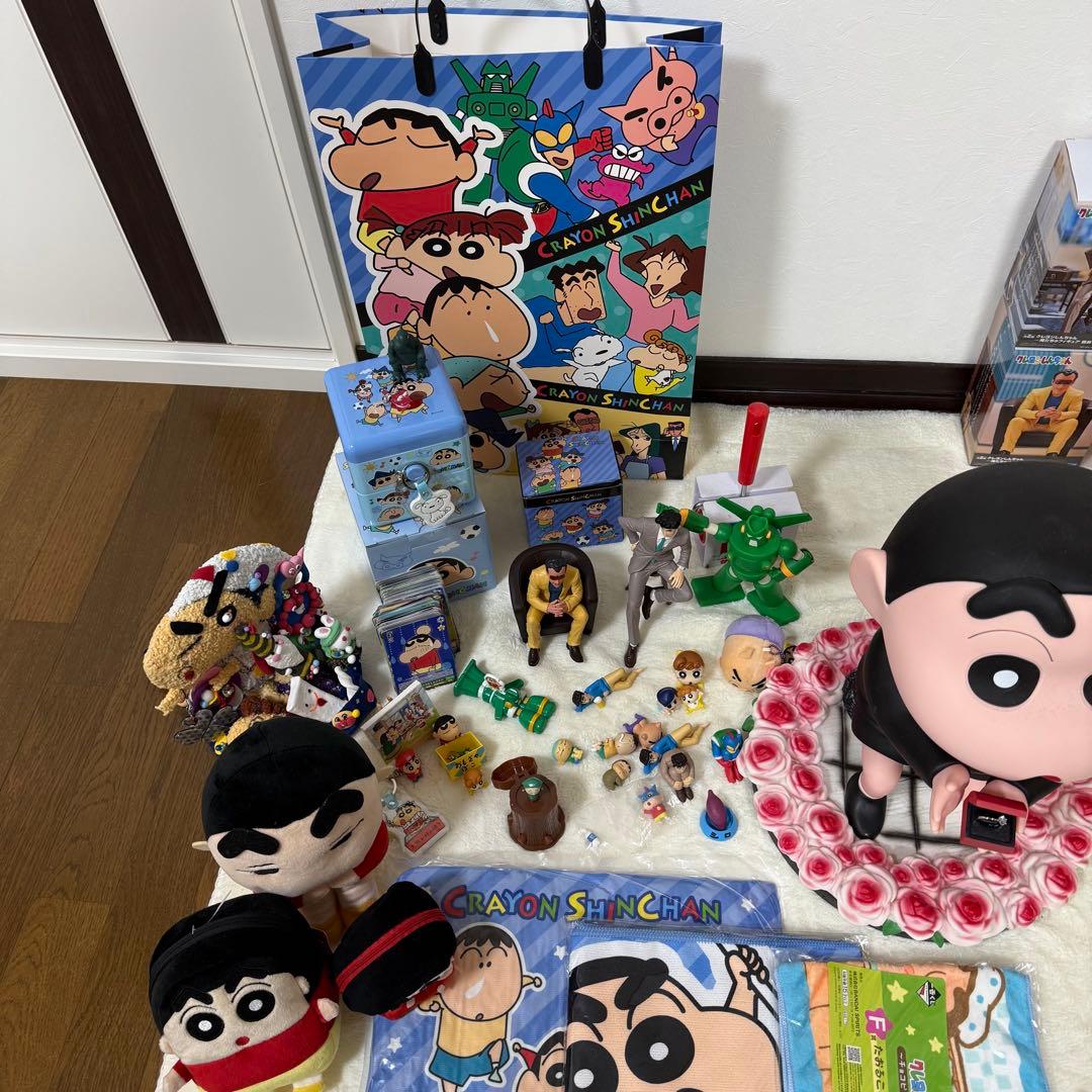 クレヨンしんちゃん　グッズ　フィギュア　ぬいぐるみ　まとめ売り
