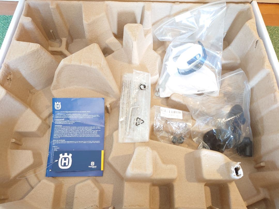 Husqvarna トレーニングバイク　ストライダー　ヘルメット、プロテクター付