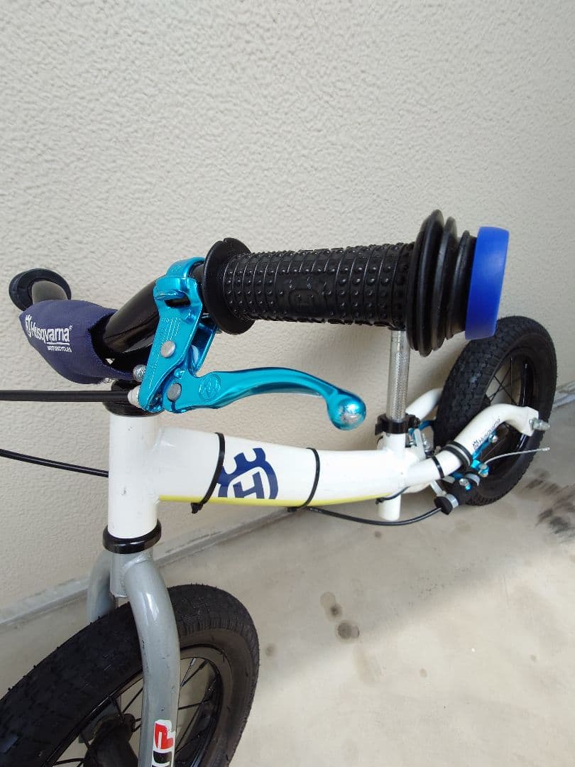 Husqvarna トレーニングバイク　ストライダー　ヘルメット、プロテクター付