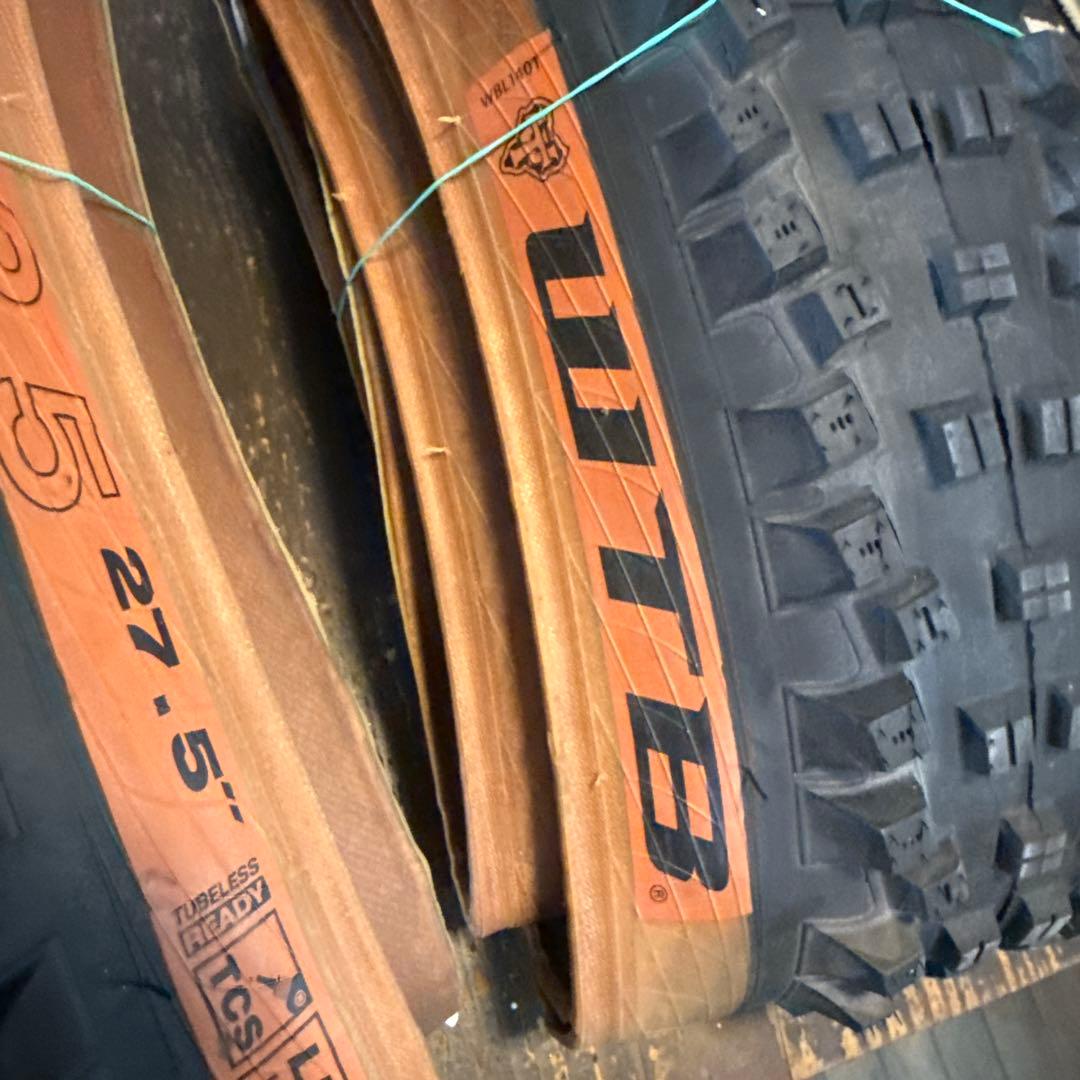WTB タイヤ　タン　27.5×2.5 ２本セット