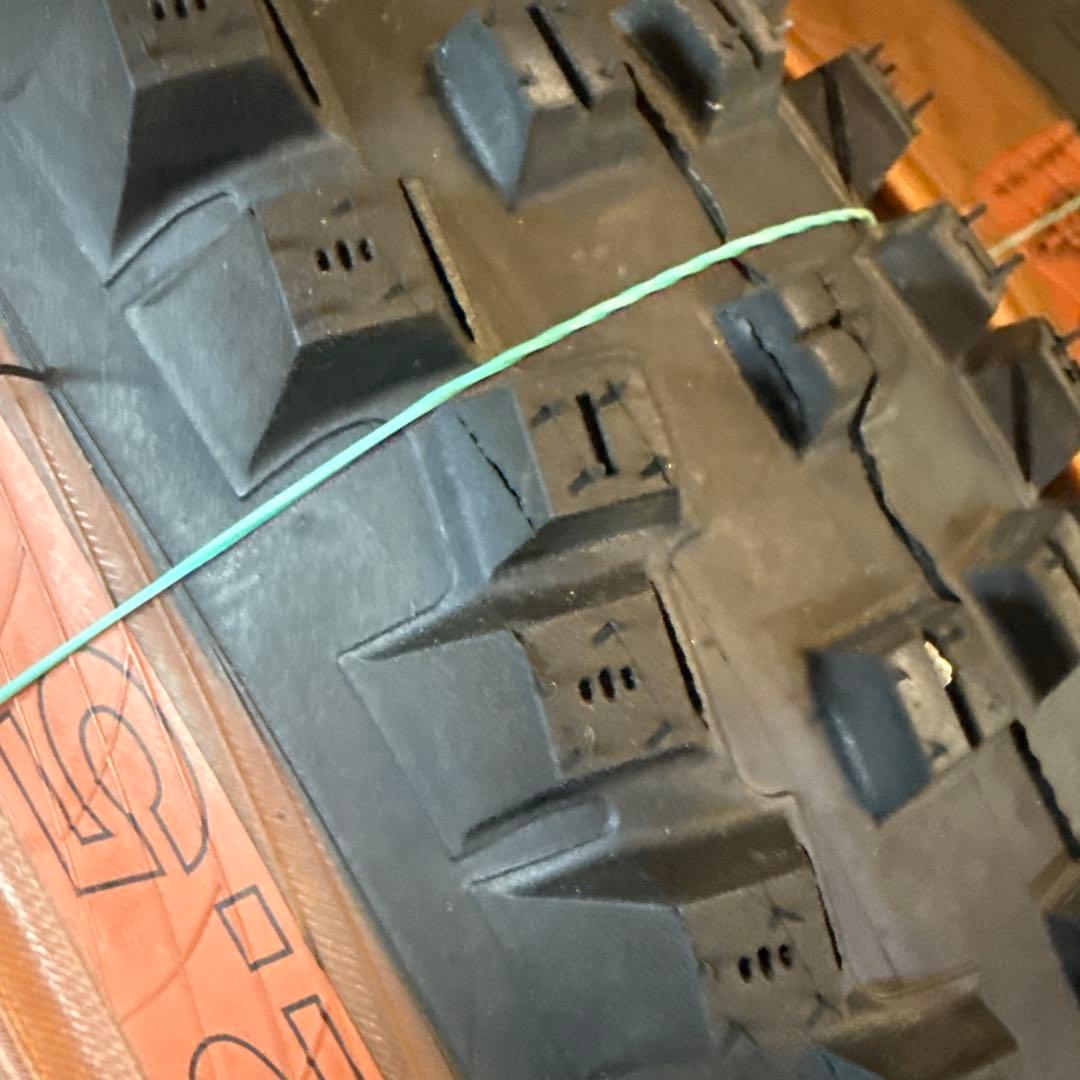 WTB タイヤ　タン　27.5×2.5 ２本セット