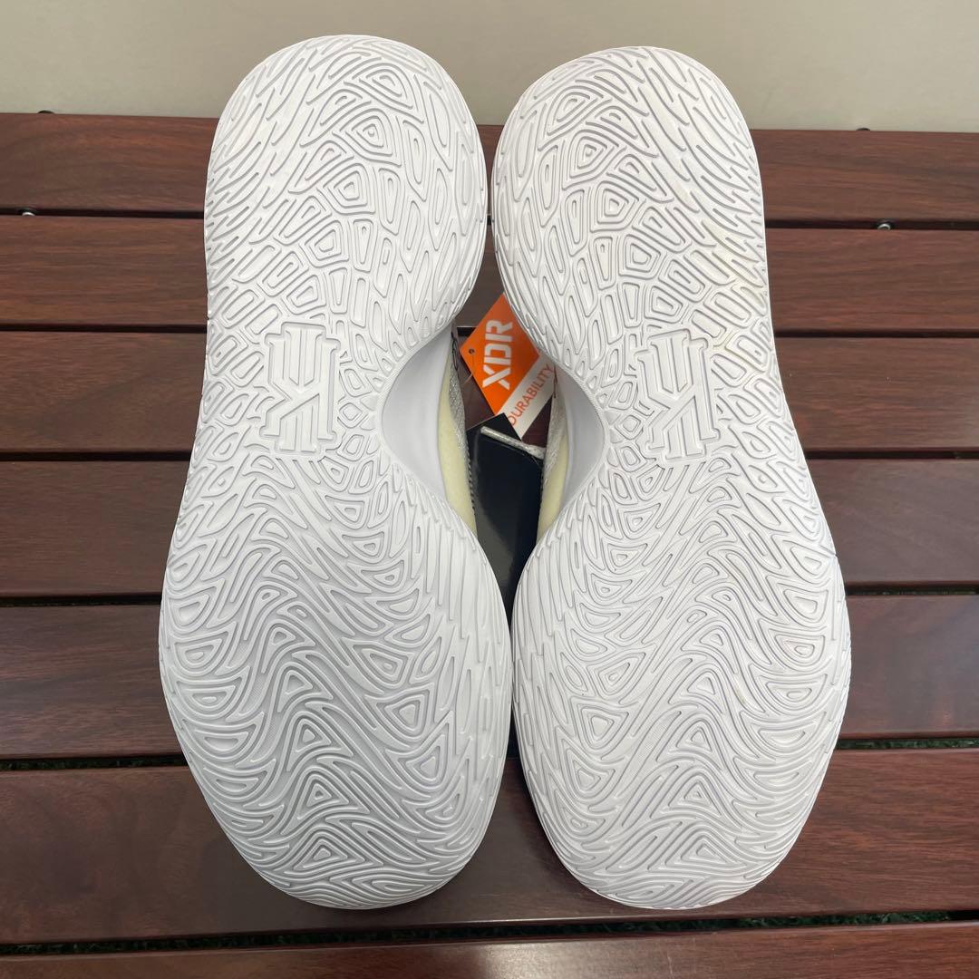 新品 NIKE スニーカー カイリー バスケットシューズ 25.5cm ナイキ