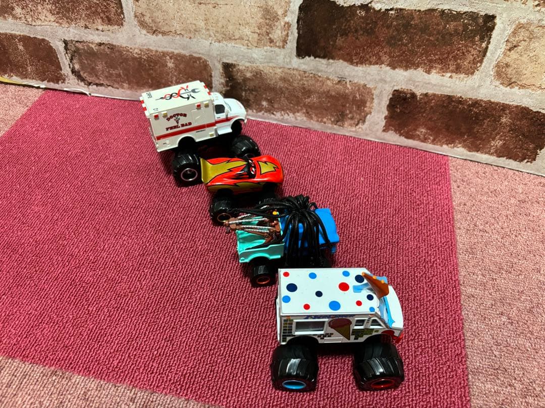 【新品】　カーズ　モンスタートラック　4点セット　カーズミニカー　送料無料