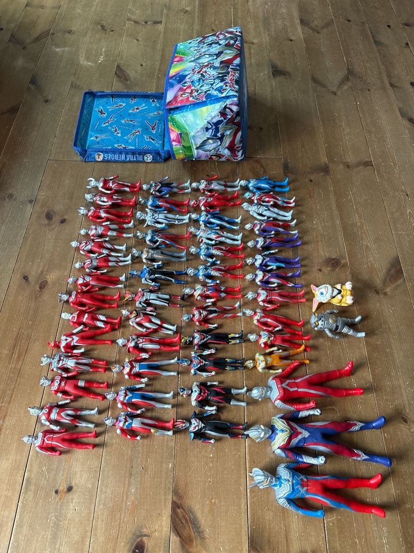 ウルトラマンフィギュアセット80体。ウルトラヒーロー53体、ウルトラ怪獣27体。