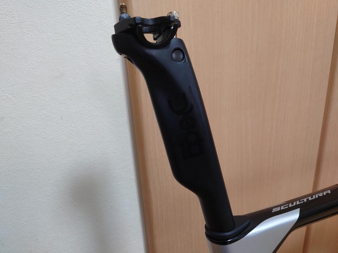 MERIDAスクルトゥーラXSサイズ完全ケーブル内蔵Di2配線バッテリー付