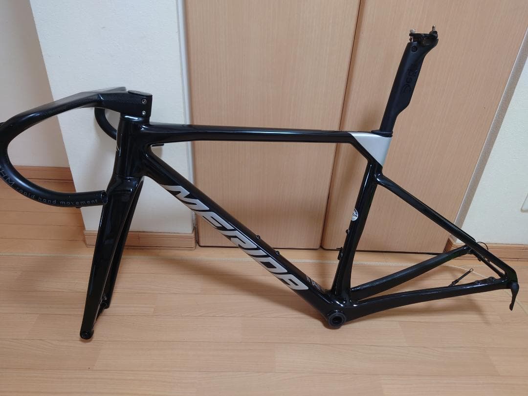 MERIDAスクルトゥーラXSサイズ完全ケーブル内蔵Di2配線バッテリー付