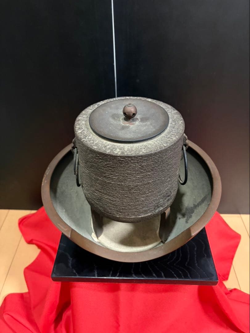 鋳鉄製 黒色 茶釜 蓋付き