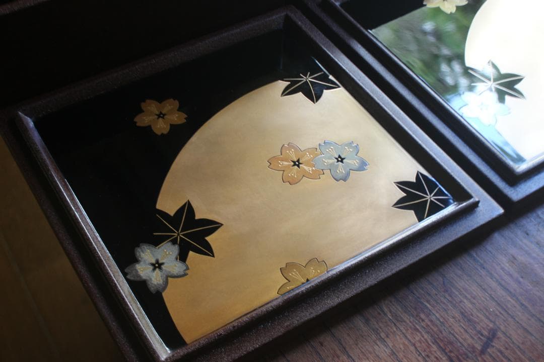 デッドストック！風情ある錆塗地に極上春秋蒔絵の映える輪島塗台付五段重（検重箱お重