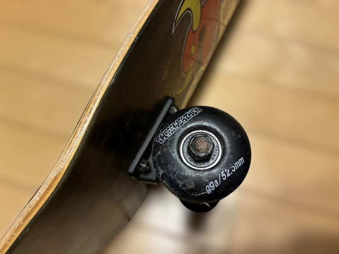 THREE WEATHER スケボーセット　ヘルメット　ニープロテクター