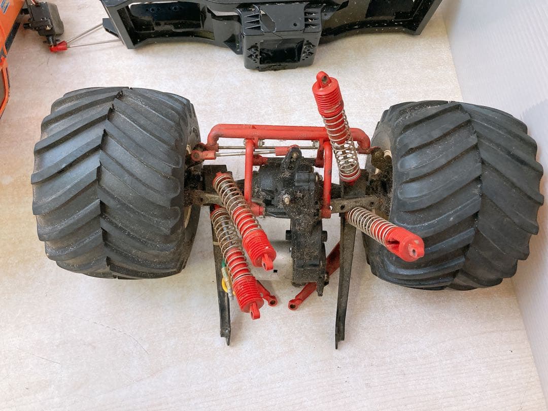 i*7様 【ジャンク】ラジコン SUPER GRIPPER ボディ タイヤ パー