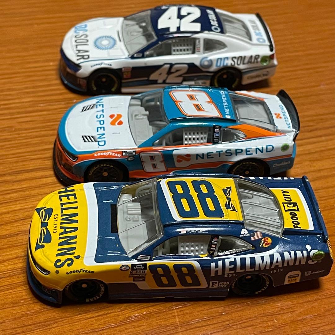 ナスカー 1/64 CUP CAR xfinity CAR 比較