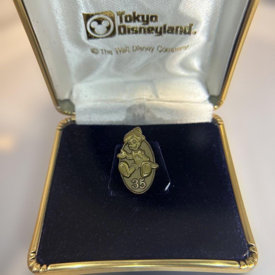 激レア　ケース付　ディズニー キャスト 勤続35年 記念ピンバッジ ピノキオ