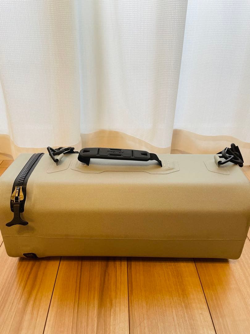 【新品未使用】PELICAN クーラーバッグ グレー 耐水 止水ジッパー 軽量