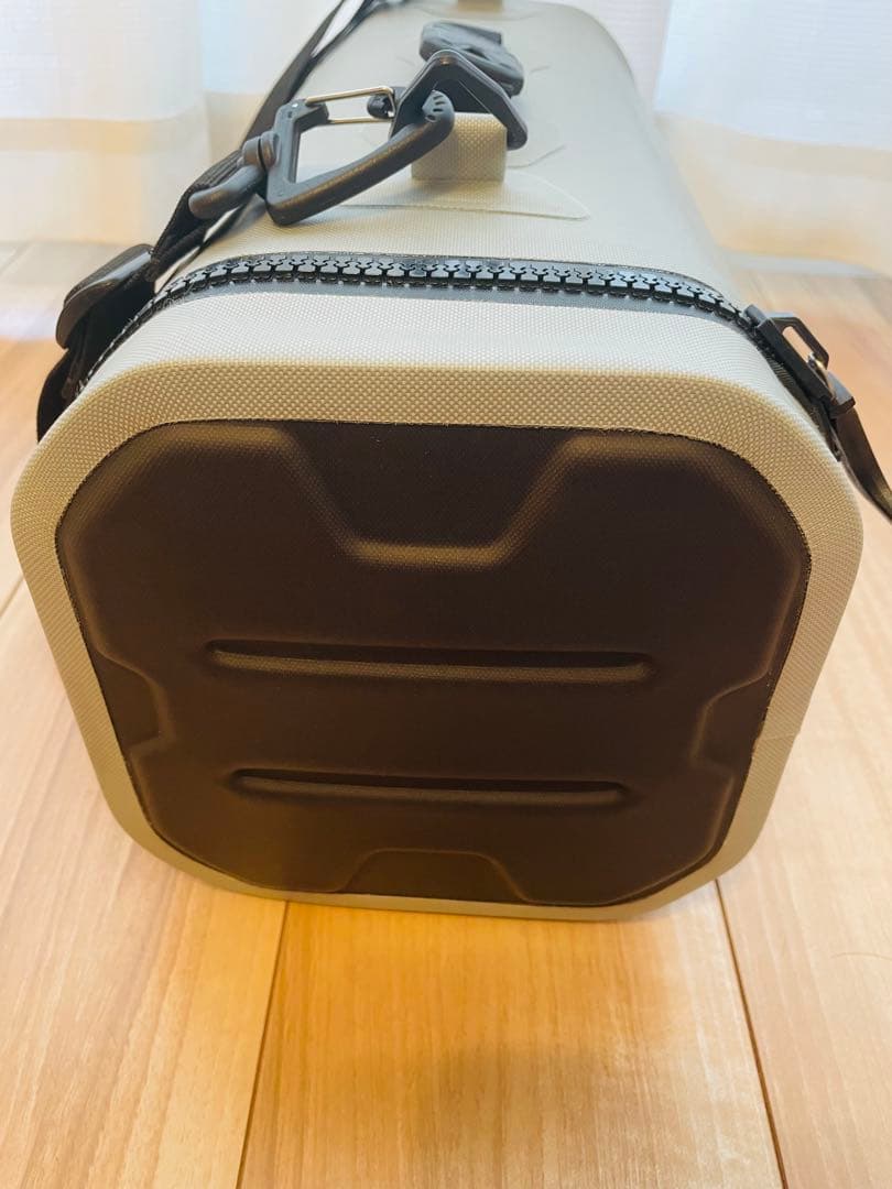 【新品未使用】PELICAN クーラーバッグ グレー 耐水 止水ジッパー 軽量