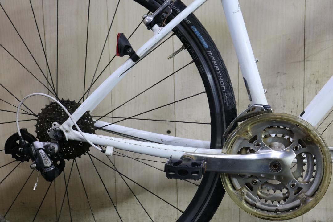 GIANT ESCAPE R3 700C アルミ 24速 430mm 白クロス