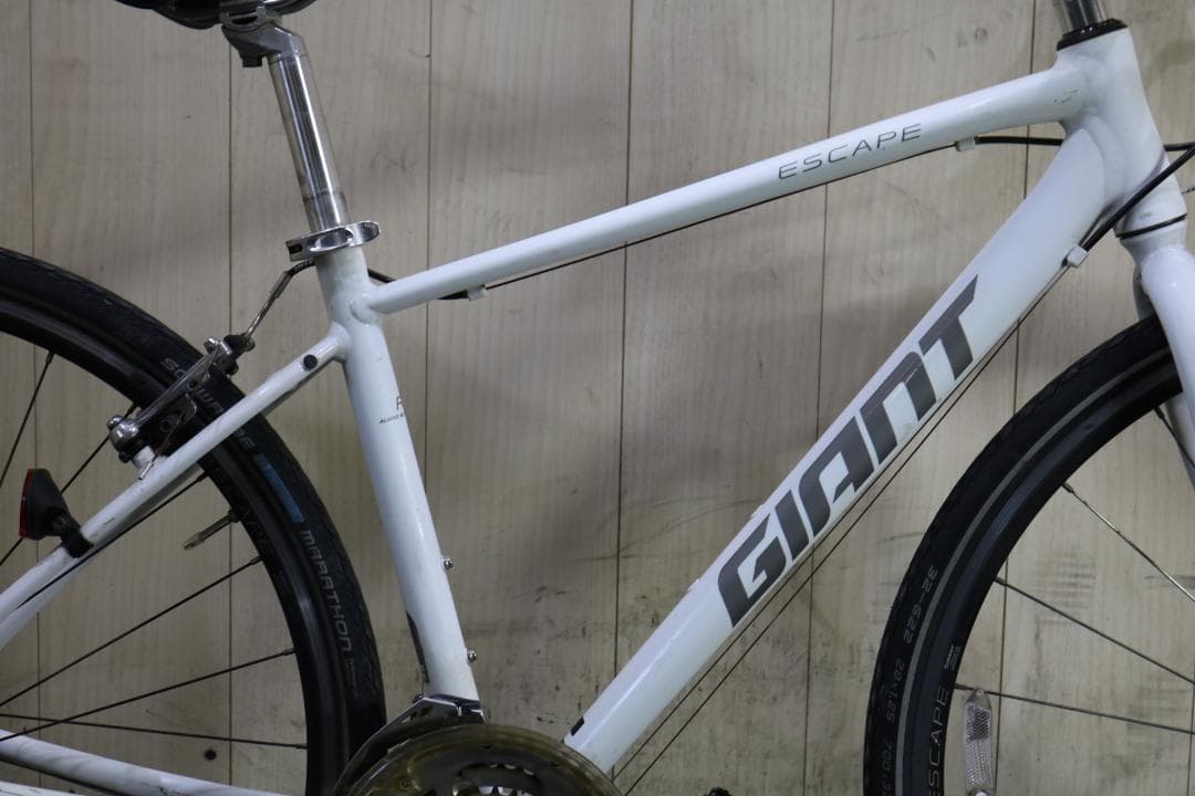 GIANT ESCAPE R3 700C アルミ 24速 430mm 白クロス