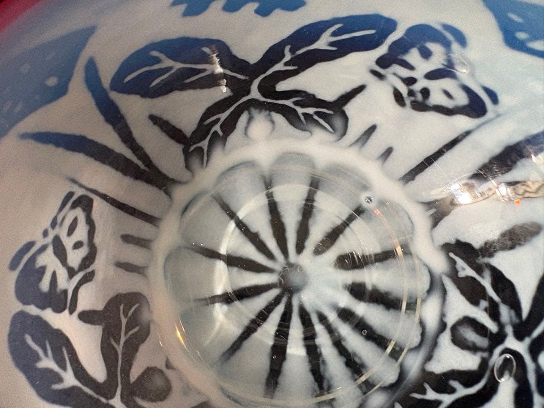 大正ガラス　和ガラス　菖蒲に蝶透かしウランガラス 桃色乳白氷コップ 12cm