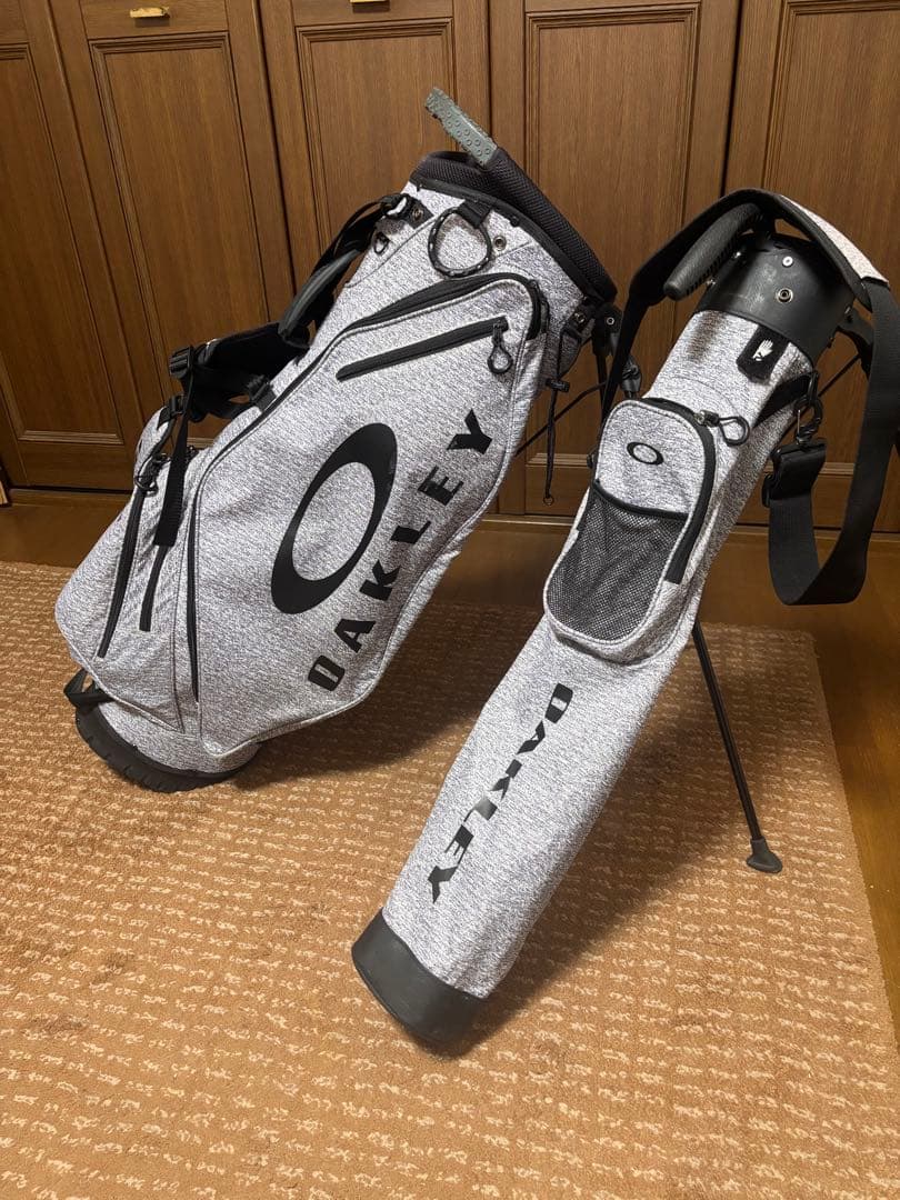 OAKLEY スタンド式キャディバック、サブバックセット