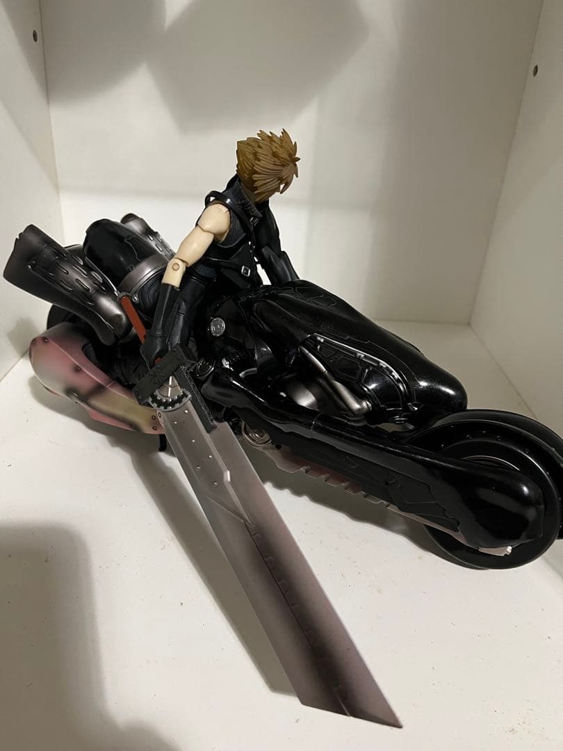 ファイナルファンタジー プレイアーツ クラウド アドベントチルドレン