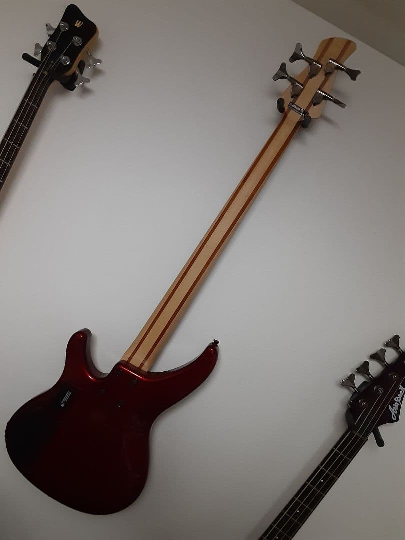 メルカリ便　Yamaha ヤマハ　trbx304 エレキベース　ケース付き