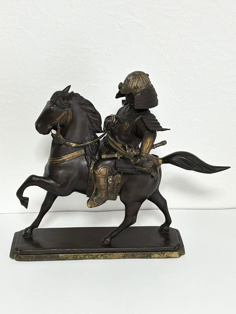 銅製　騎馬武者像