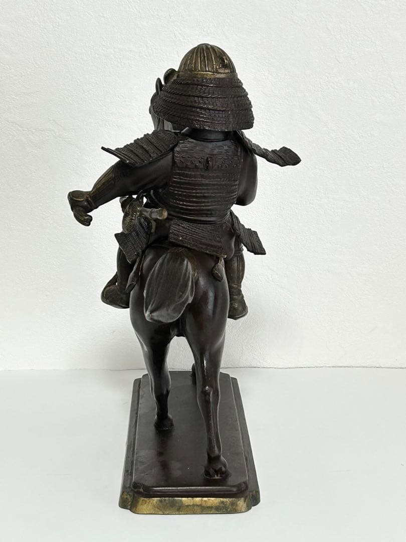 銅製　騎馬武者像