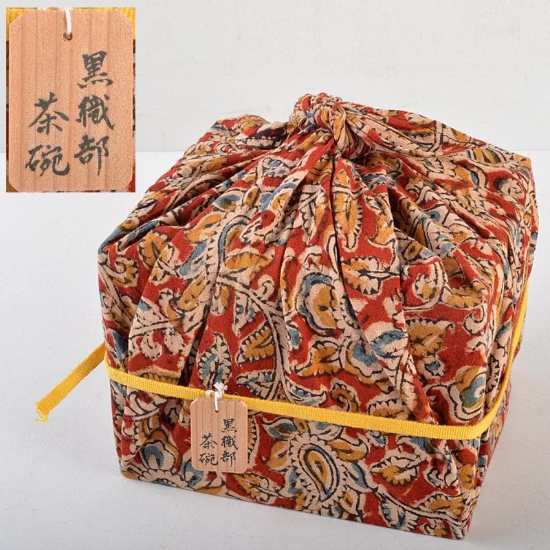 茶道具　黒織部　沓形茶碗　表千家十三代即中斎書付箱　M　R5693