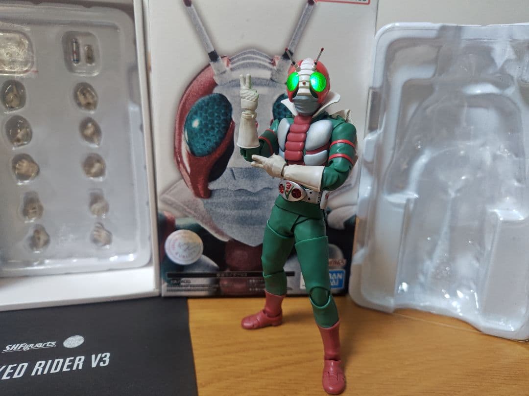 仮面ライダー　V3　真骨彫　発光　頭部