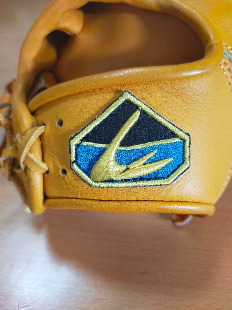 硬式野球グローブ　内野用　Hウェブ