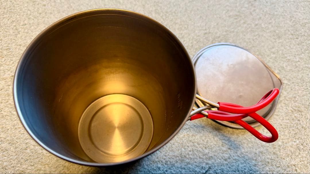 カップヌードル チタンマグ 800ml 蓋付き　中古品