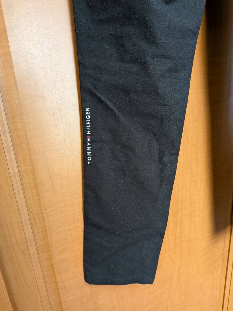   ブラックパンツ