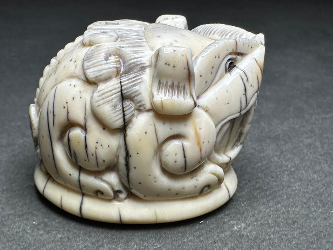 極上　鯨歯　抹香鯨歯　根付　天然素材　アンティーク　和彫　置物　骨董　飾り物