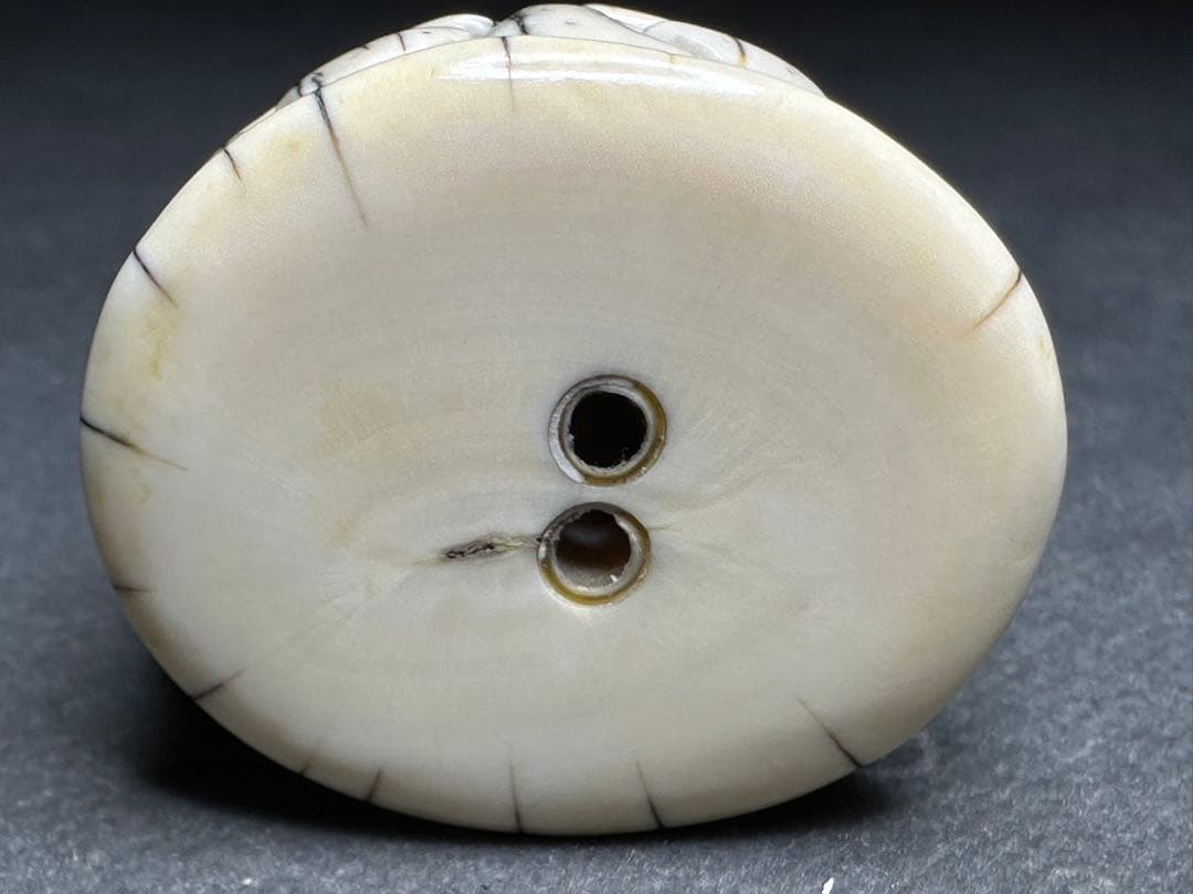 極上　鯨歯　抹香鯨歯　根付　天然素材　アンティーク　和彫　置物　骨董　飾り物