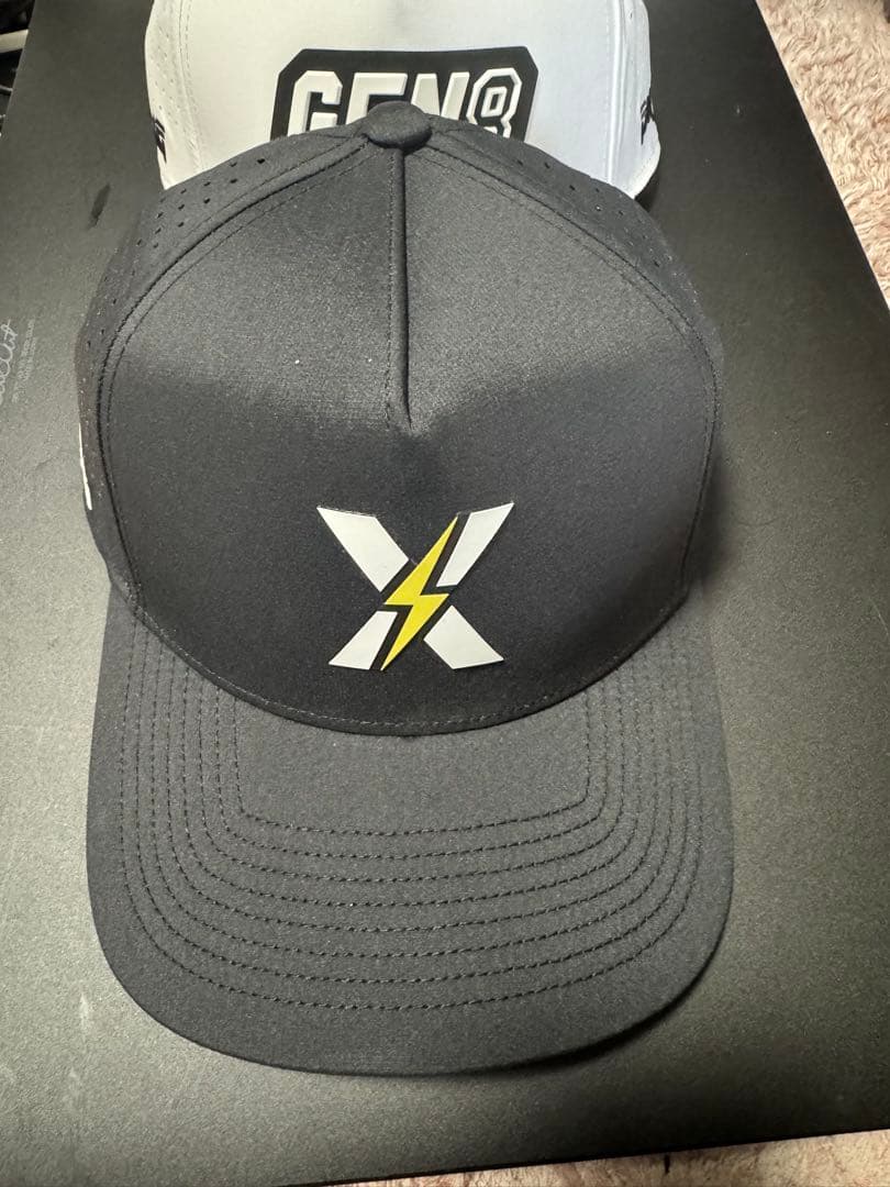 PXG 帽子2個セット　黒白　ボール　マーカー　ボール付き