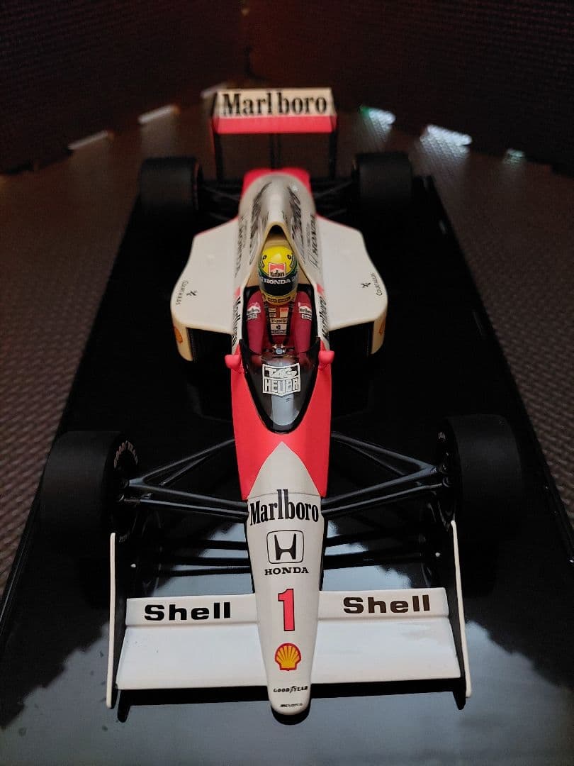 1/18 マクラーレン・ホンダ MP4/5 A.セナ 1989 マルボロ仕様