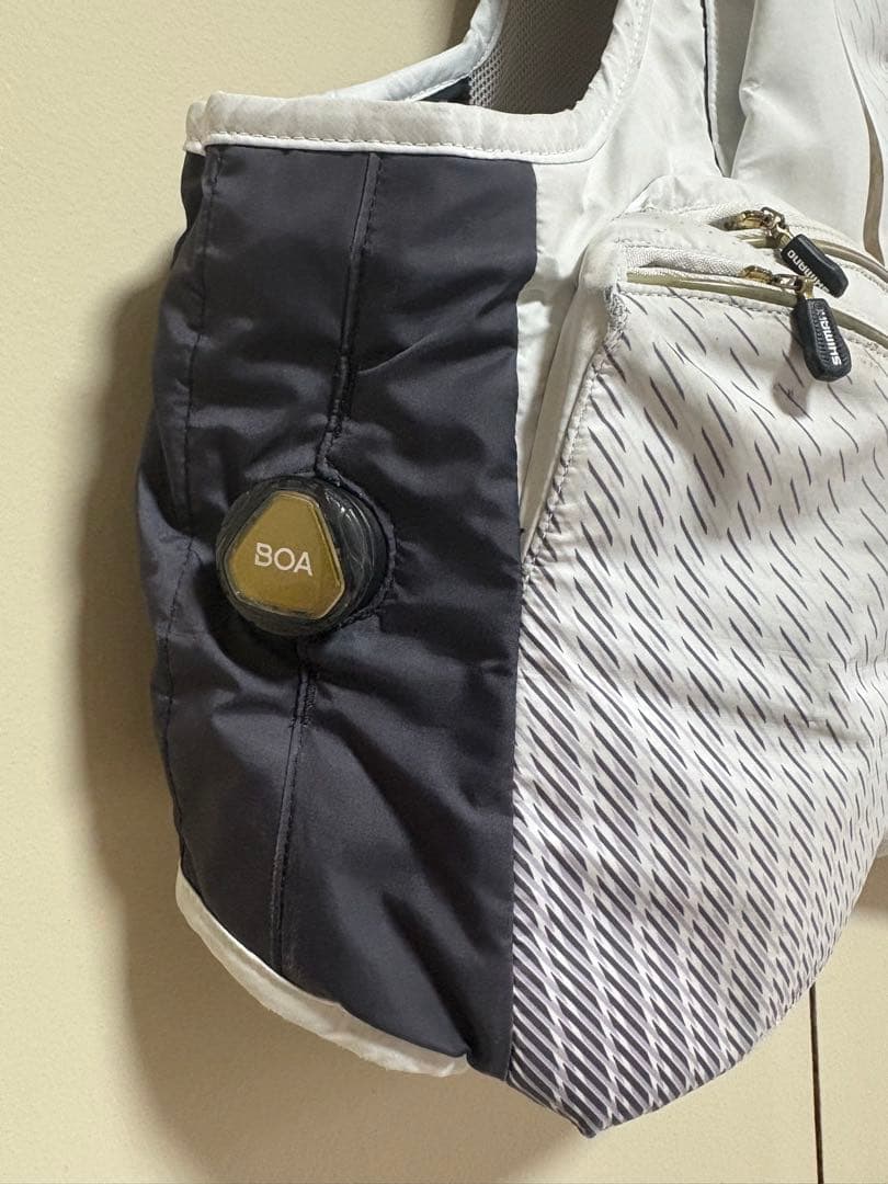 シマノ　LIMITED PRO フィッシングベスト ホワイト/ブラック/ゴールド