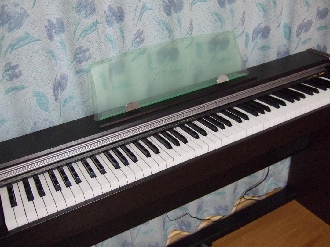 電子ピアノ CASIO Privia PX-700 88鍵盤 送料込み
