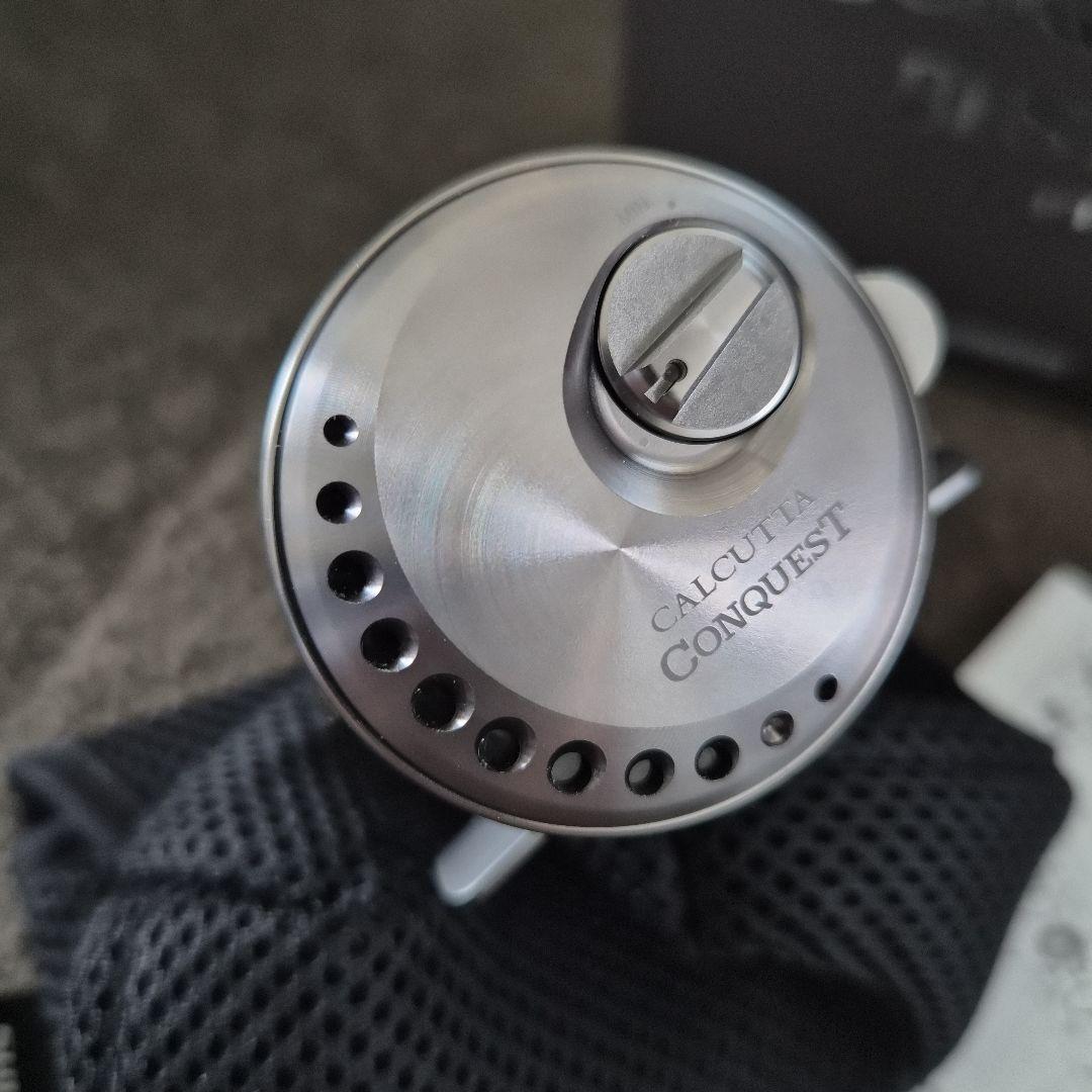 23CALCUTTA CONQUEST BFS XG ベイトリール