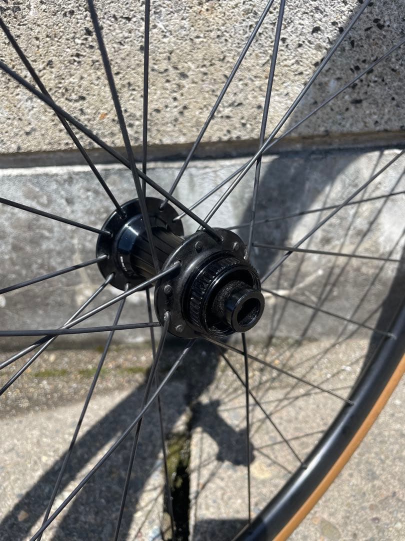 DT Swiss R470 タイヤ付 GravelKing 30c チューブレス