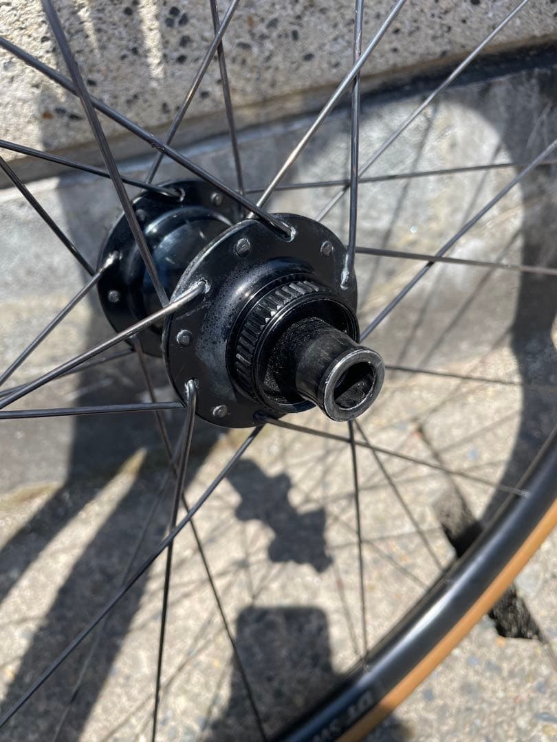 DT Swiss R470 タイヤ付 GravelKing 30c チューブレス