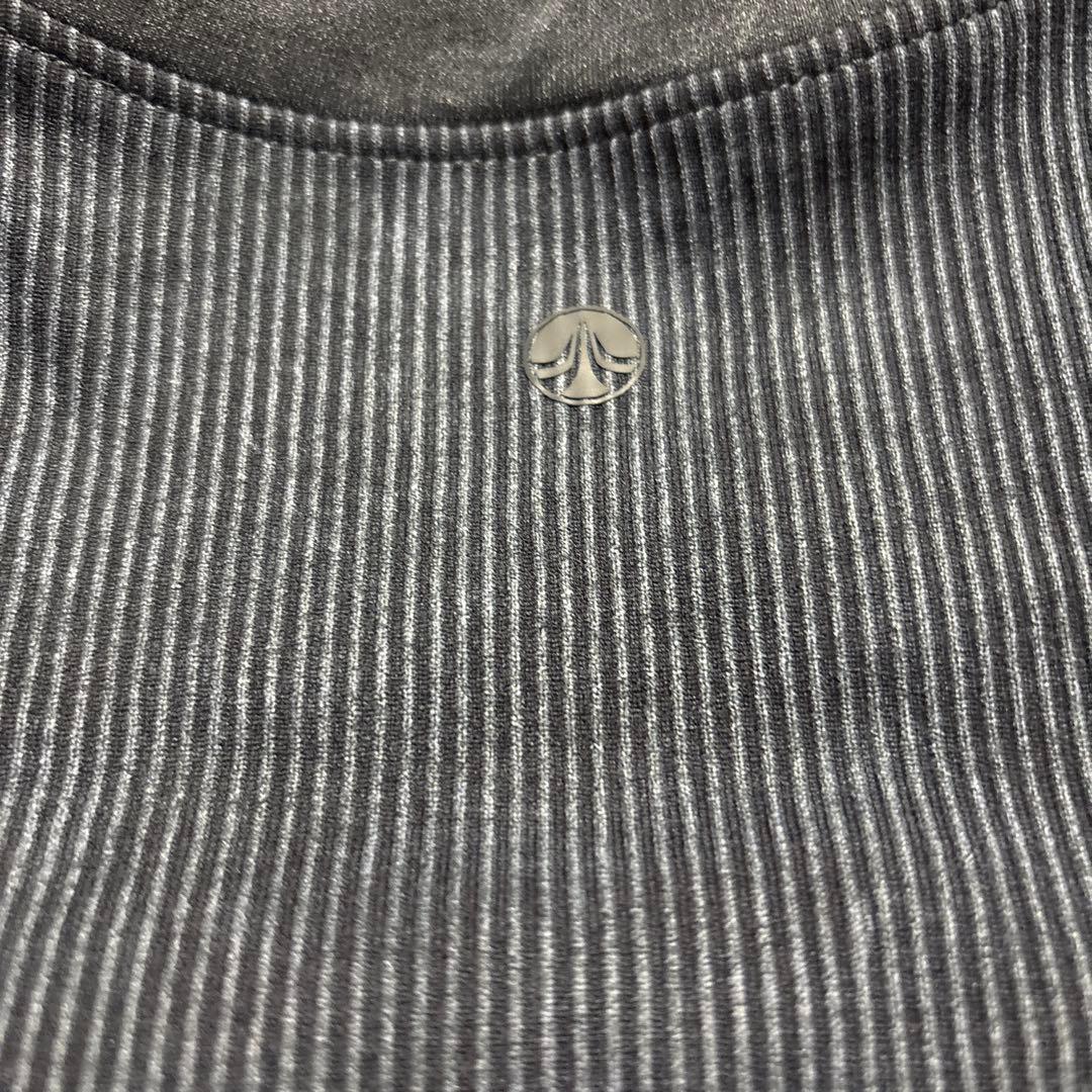 ①【新品】SUKALAリブ編みブラックVネックトップ　Sサイズ