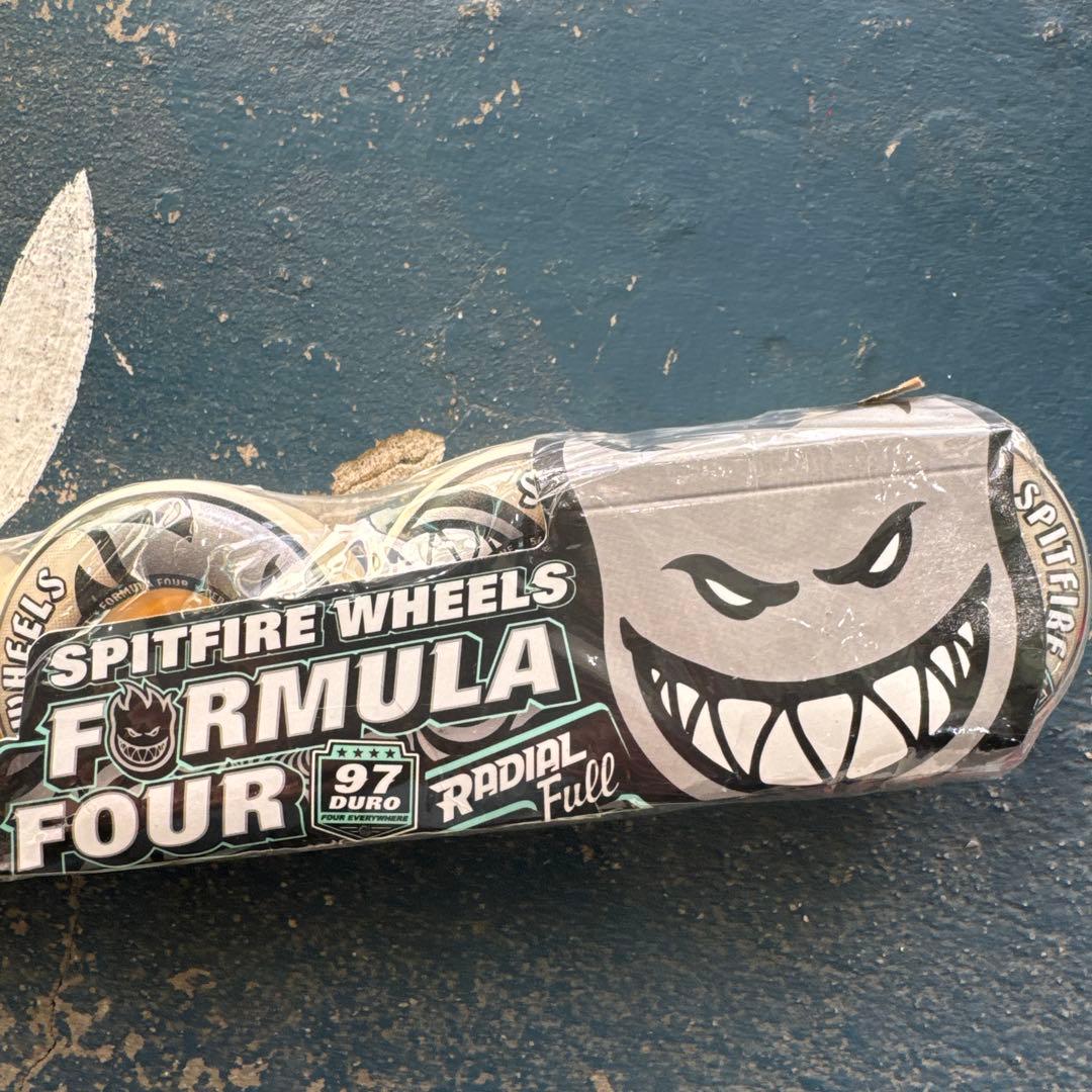 Spitfire フォーマル4 ラディアルフル56mm97a 定価¥9,130