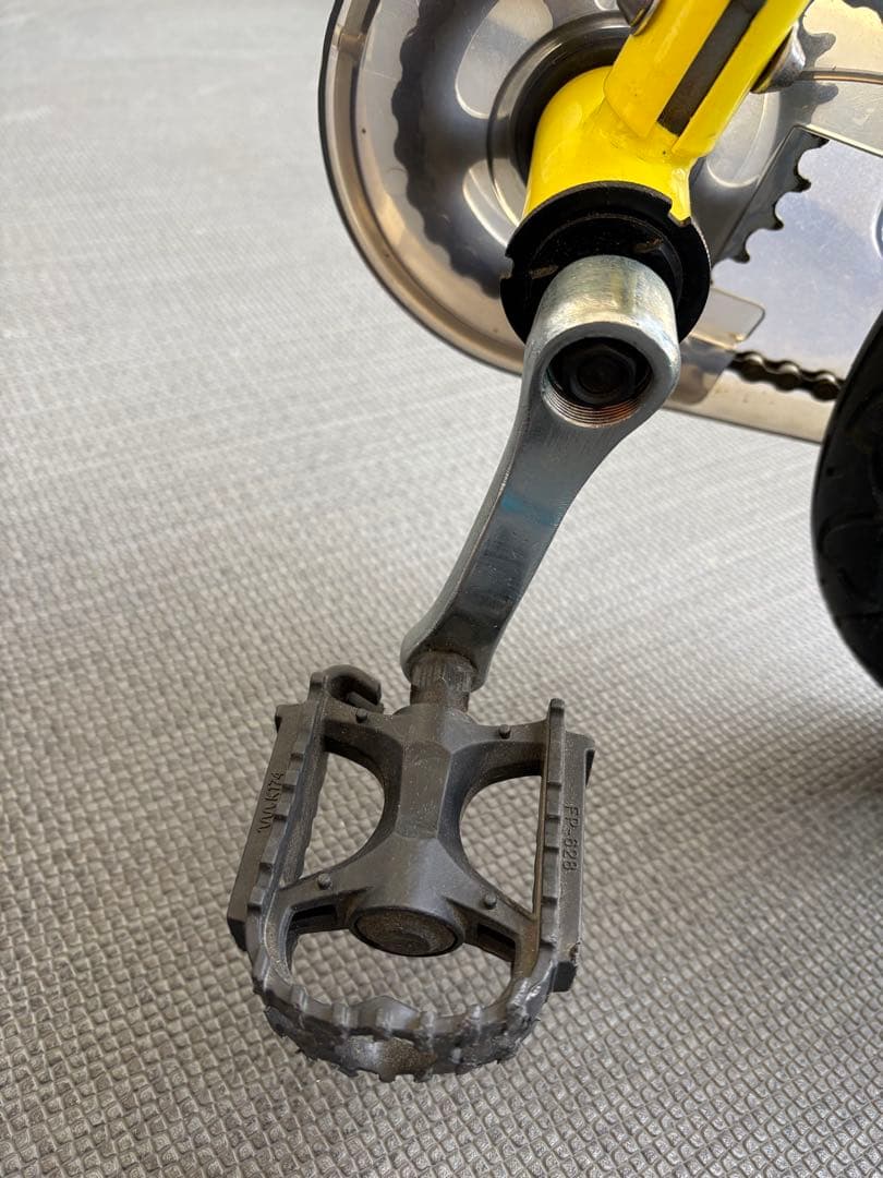 へんしんバイク ストライダー スタンド付き　黄色