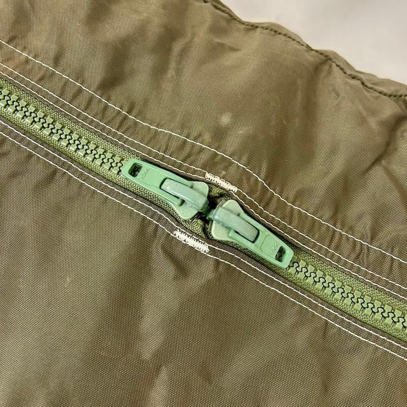 く*け様 【希少】フランス軍 AERAZUR パラシュートバッグ 65L 樹脂製