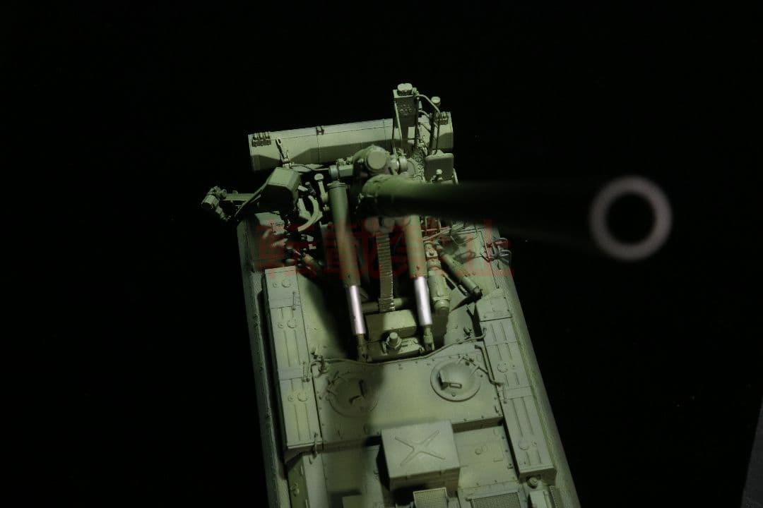 【完成品】 1/35 ソビエト軍 2S7 砲弾 乗員 プラモデル トランペッター